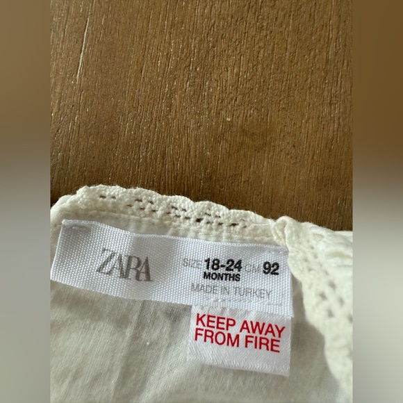 Zara White Eyelet Dress in Size 18-24 M - Picture 2 of 4